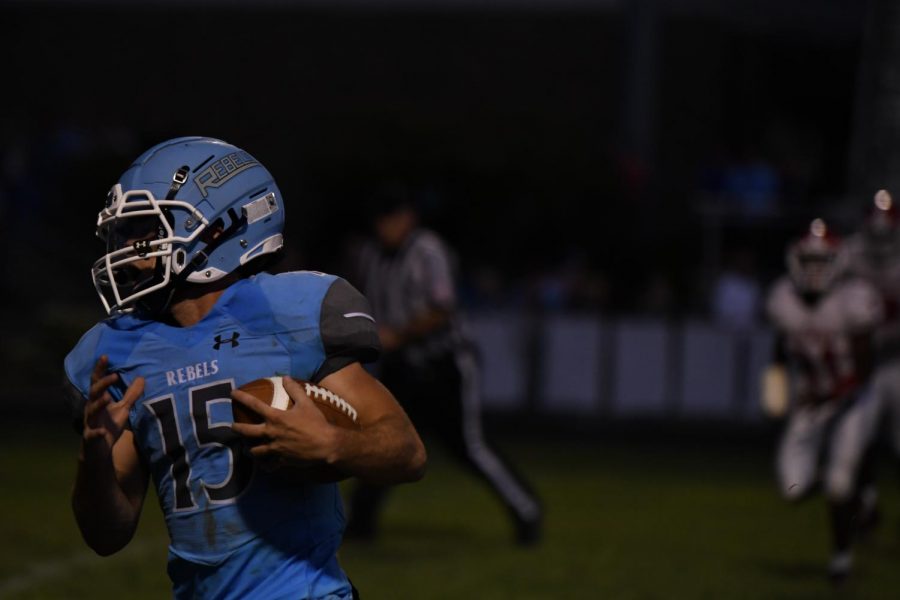 Boone+senior+Eli+Rossi+runs+with+the+ball+during+the+football+game+at+Boone+County+High+School+on+Aug.+23.