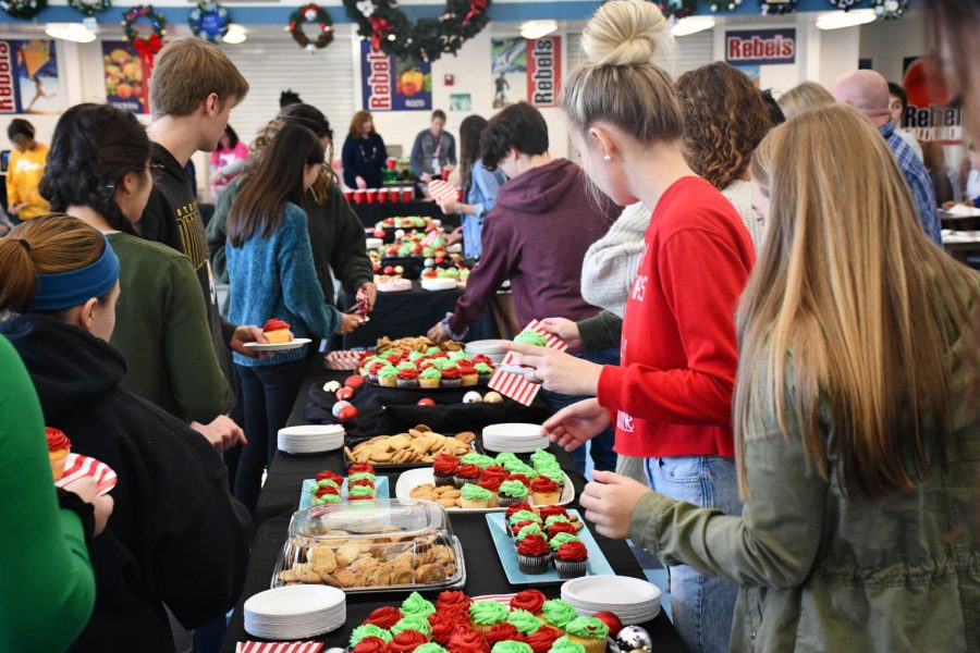 Senior class taking their snacks ready for the munchin during the Hanging of the Green at BCHS on Nov. 26.