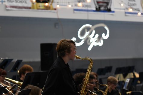 Sophomore Xander Porter performs a tenor saxophone solo during the jazz bands performance at the Winter Pops Concert on Dec 10.