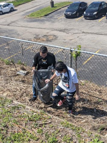 Seniors Eddy Garcia (LEFT) and Aryana Portillo (RIGHT) collect trash outside Boone during the “Clean Up Boone” event on April 22 hosted by the FCCLA.